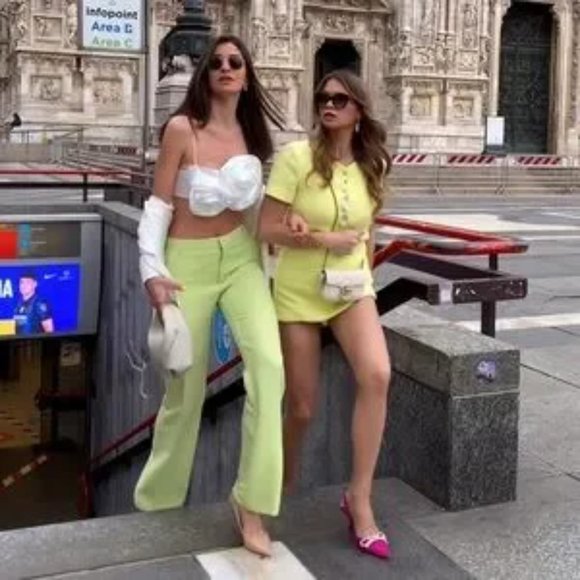 ZARA Crop Jacket - Picture 2 of 4